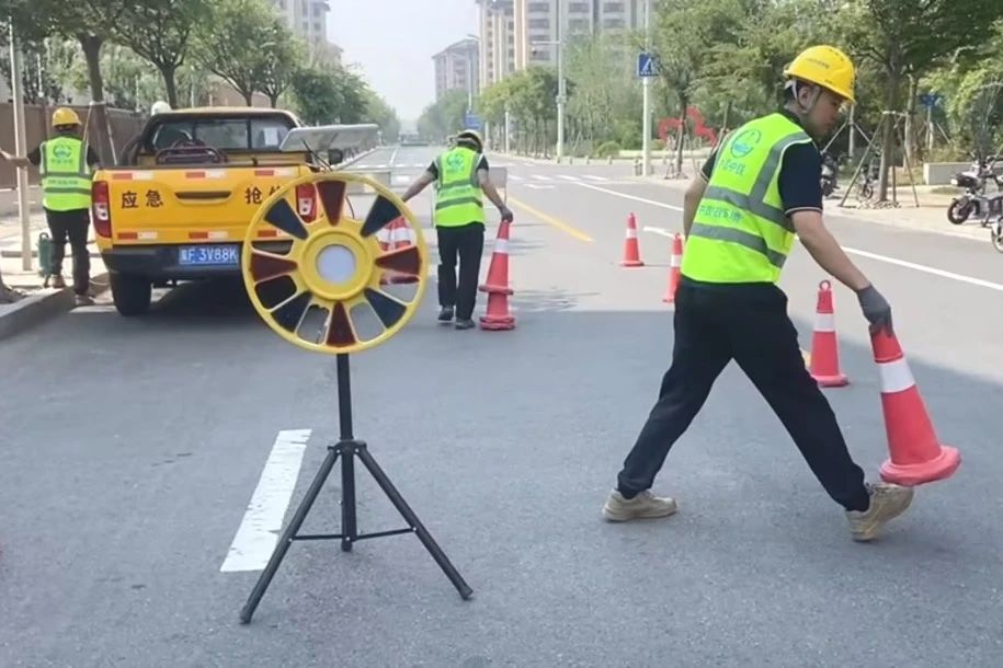 1752483685963181.jpg 雄安新區(qū)容西管網(wǎng)清淤及日常維護(hù)項(xiàng)目開展防汛應(yīng)急演練活動(dòng).jpg