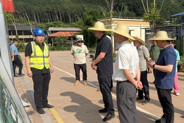 云南省住房城鄉(xiāng)建設廳村鎮(zhèn)建設處處長馬望一行到磨憨項目調研.jpg