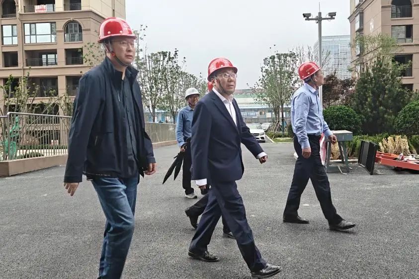 1752547256437079.jpg 公司黨委書記、董事長李明華一行到煙臺項目、濰坊項目檢查指導(dǎo)工作.jpg
