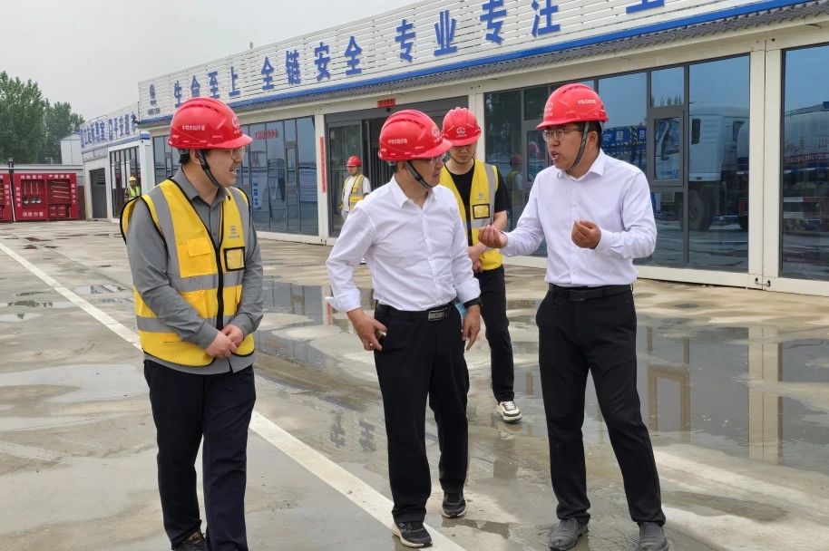 1752564922136169.jpg 公司黨委書記、董事長高學(xué)武到啟動(dòng)區(qū)項(xiàng)目檢查指導(dǎo)工作.jpg